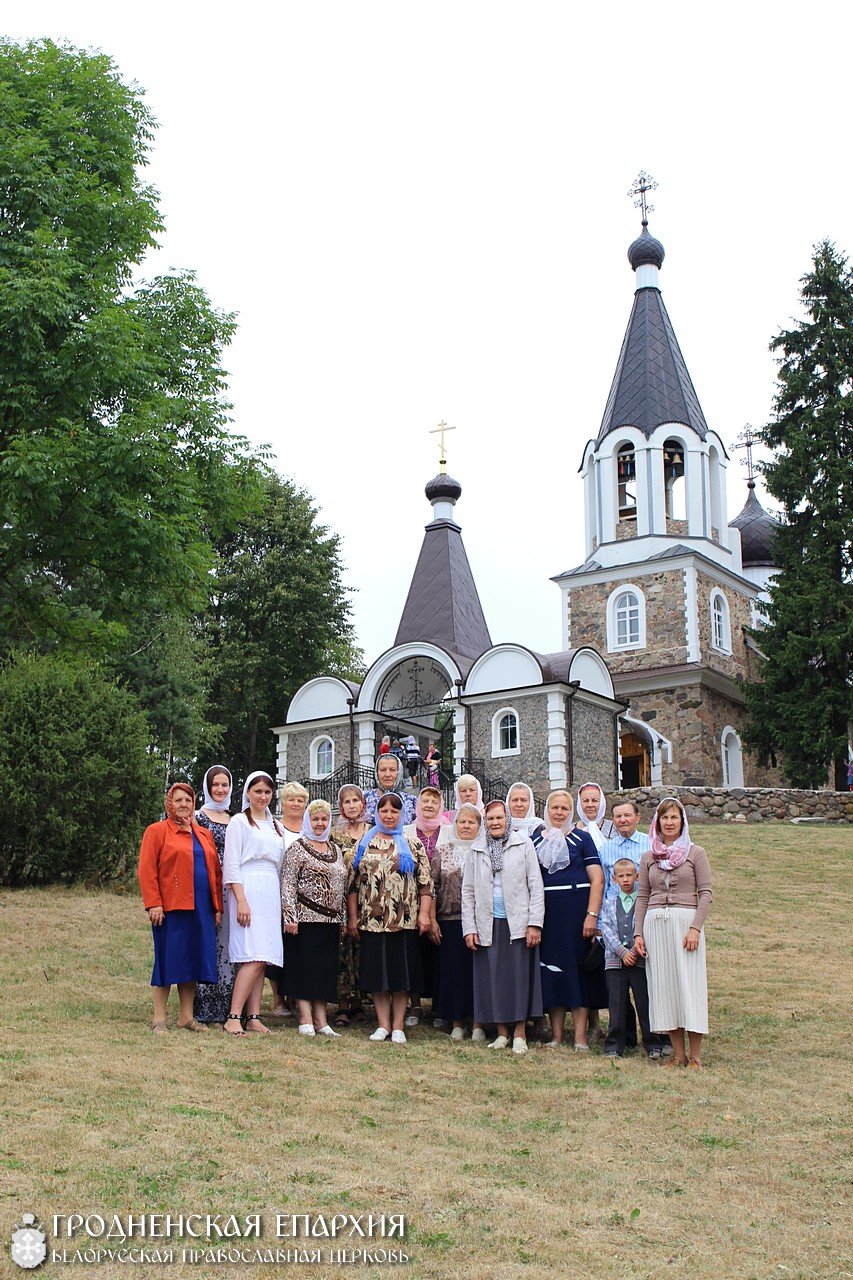 Прихожане поселка Зельва совершили паломничество в монастырь деревни Великая Кракотка