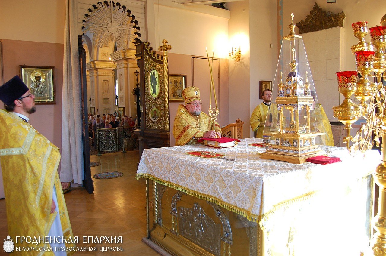 В Неделю 12-ю по Пятидесятнице архиепископ Артемий совершил литургию в кафедральном соборе города Гродно