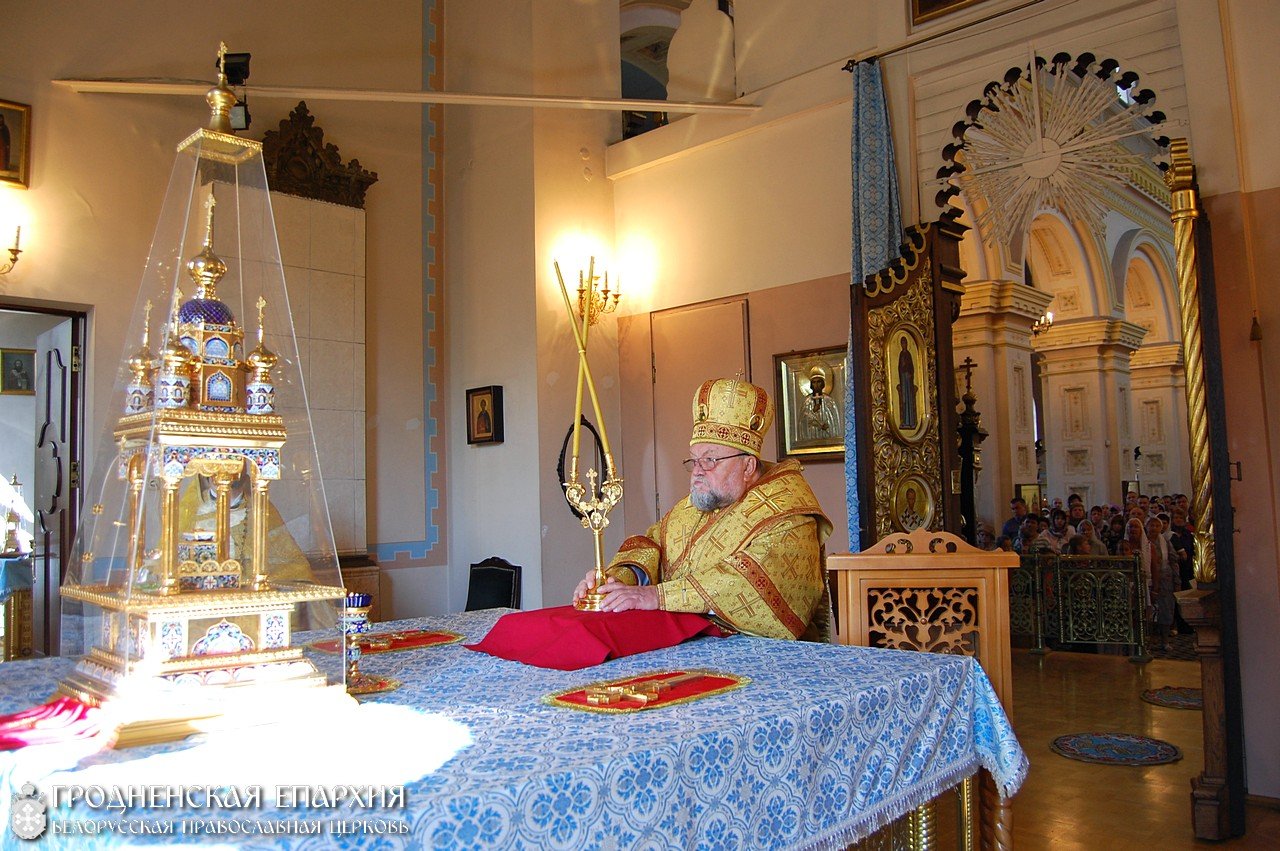 В Неделю 13-ю по Пятидесятнице архиепископ Артемий совершил литургию в кафедральном соборе города Гродно