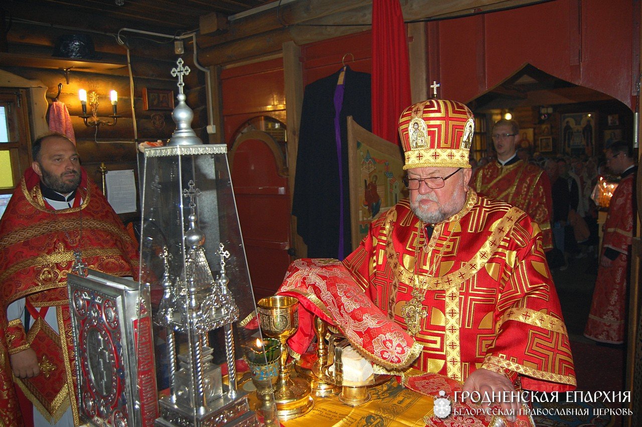 Архиепископ Артемий совершил литургию на приходе Усекновения Главы Иоанна Предтечи города Гродно