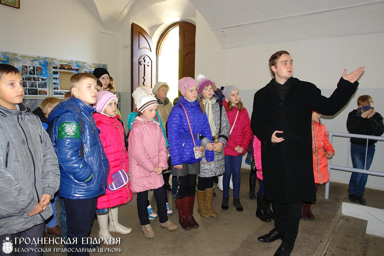 Воспитанники воскресной школы при храме Архангела Михаила Щучина посетили Жировичский монастырь и деревню Сынковичи