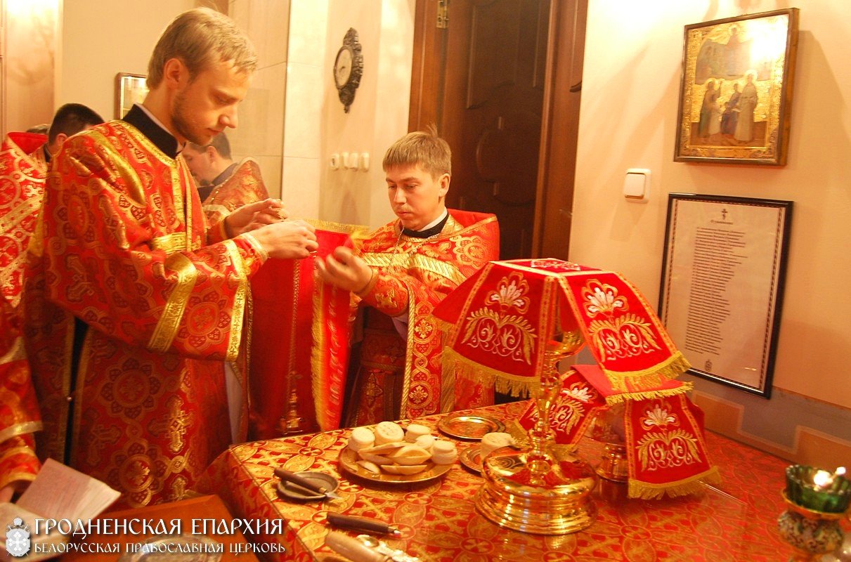 Архиепископ Артемий совершил Божественную литургию в кафедральном соборе города Гродно
