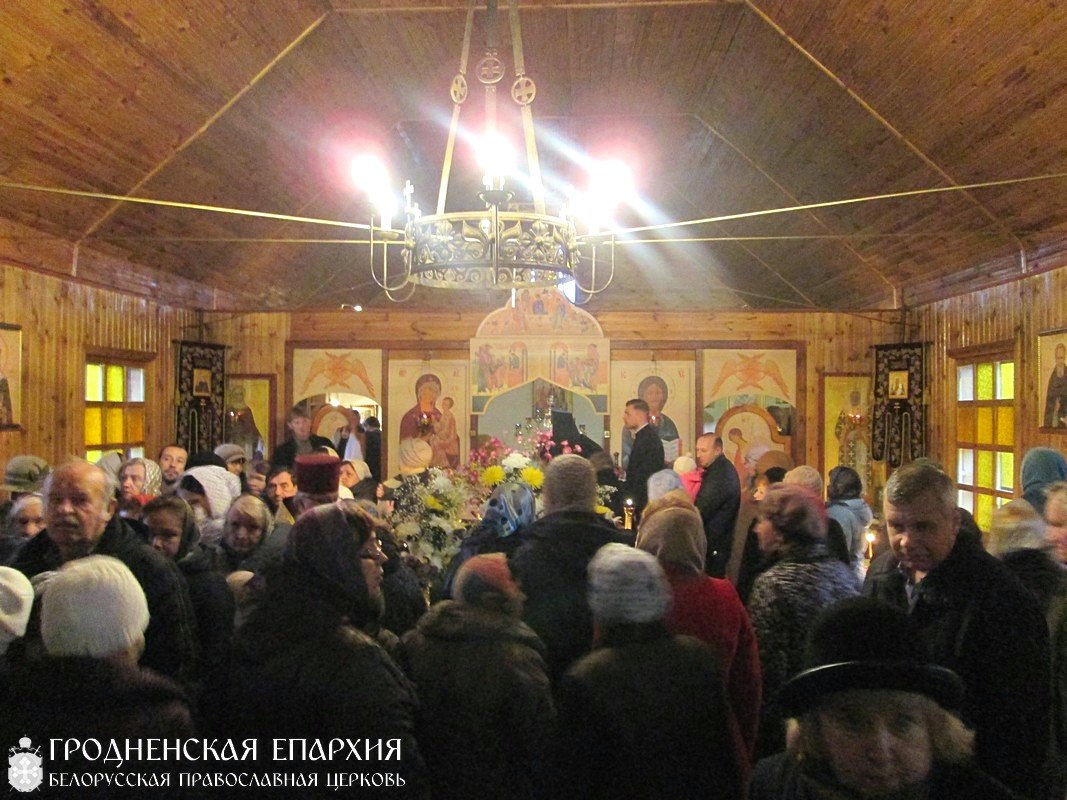 Архиепископ Артемий совершил литургию в часовне в честь Святителя Тихона города Гродно