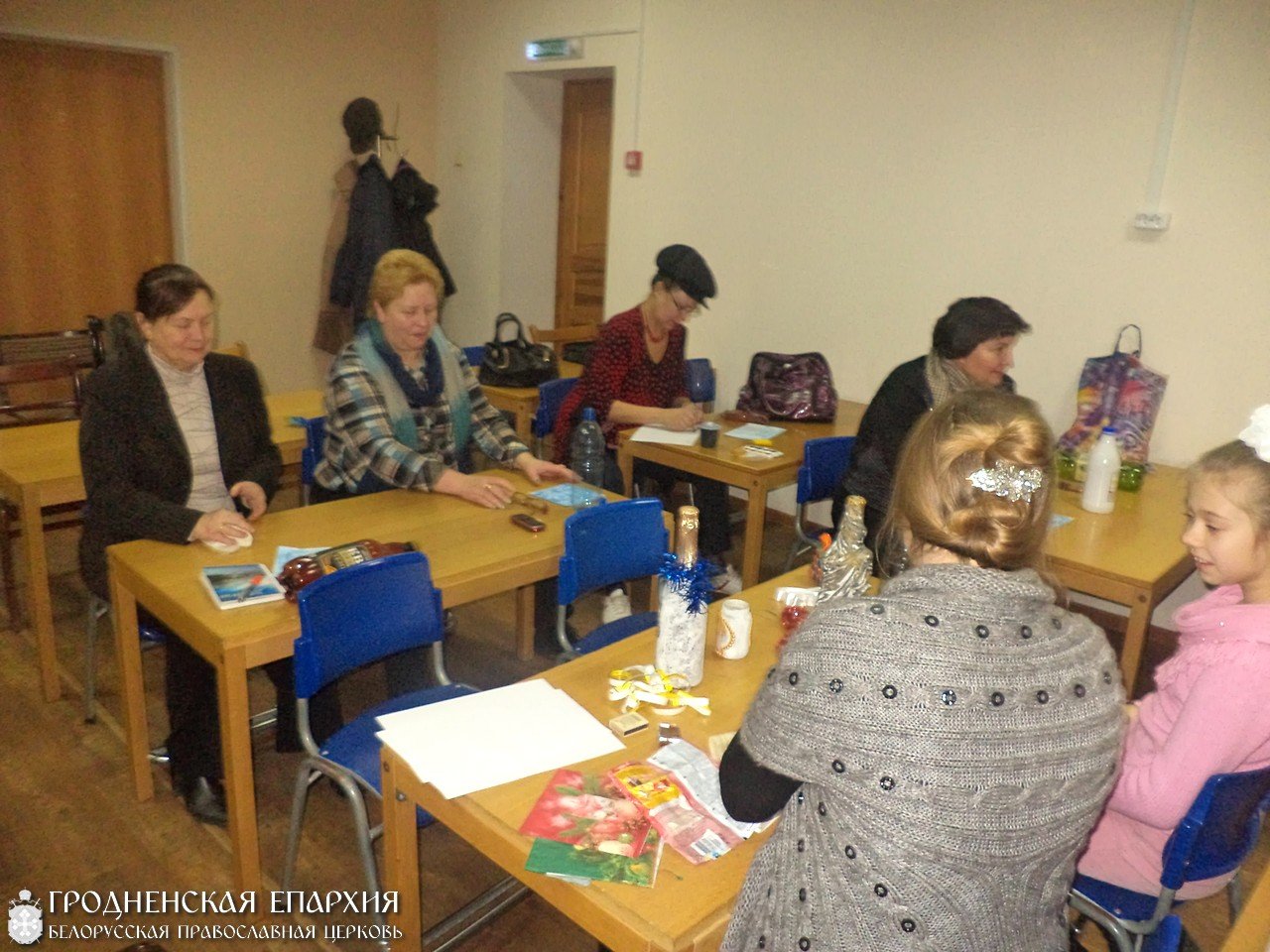 Мастер-класс «Поздравляем с Рождеством» в Волковысском центре социального обслуживания