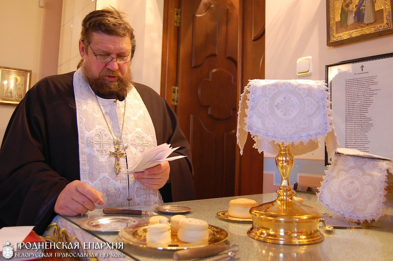 В день Рождества Христова архиепископ Артемий совершил литургию в кафедральном соборе города Гродно