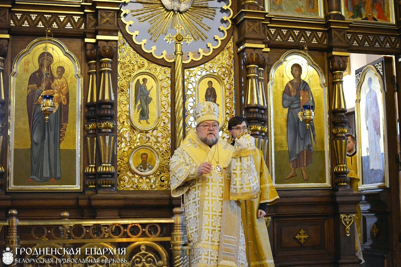 В день памяти Собора новомучеников и исповедников архиепископ Артемий совершил литургию в кафедральном соборе города Гродно