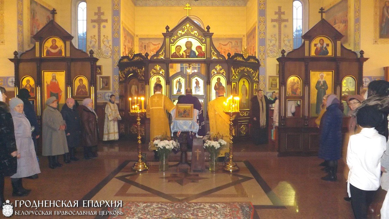 Архиепископ Артемий совершил литургию в храме блаженной Ксении Петербургской