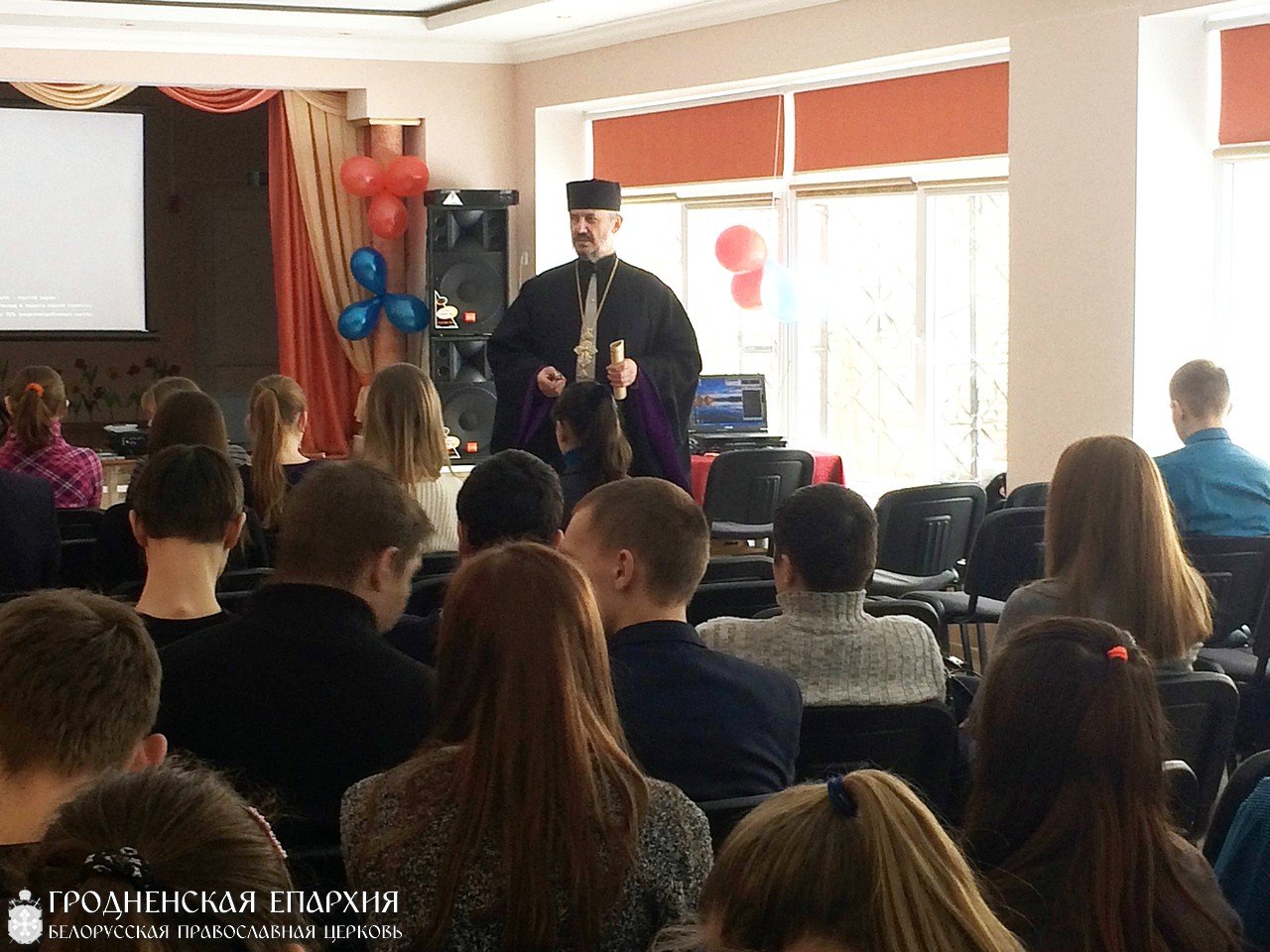 Священник провел беседу о зависимостях в Берестовицкой школе Священник провел беседу о зависимостях в Берестовицкой школе