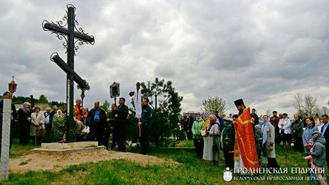 В деревне Горностаевичи установили поклонный крест