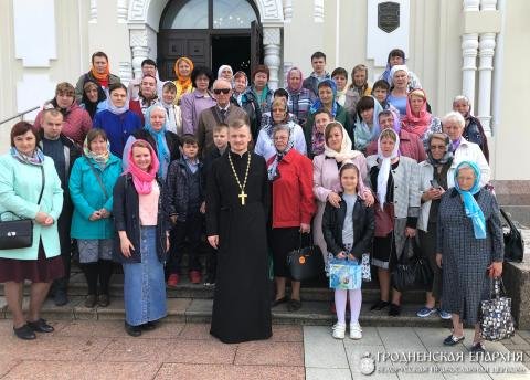 Прихожане храма Благовещения Пресвятой Богородицы города Волковыска совершили паломничество по святым местам Брестской епархии