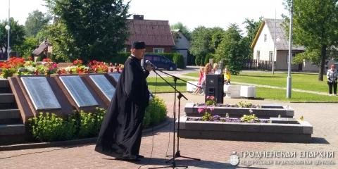 Священник принял участие в митинге, посвященном дню освобождения поселка Сопоцкин    