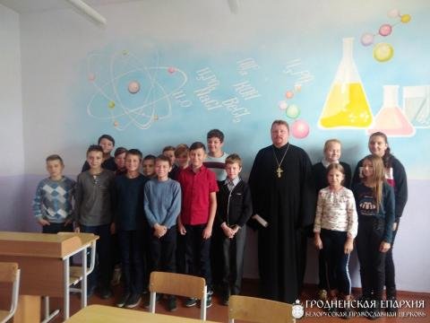 Священник провел беседу о ценности жизни в школе №2 города Мосты