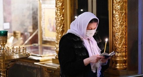 «Ведь раньше во время эпидемий все в храм шли!» — епископ-вирусолог отвечает на возмущенные комментарии про коронавирус