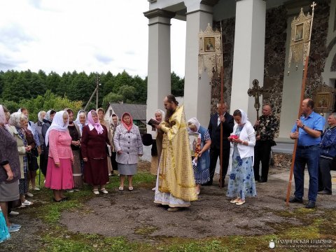 Праздничное богослужение в храме  деревни  Горностаевичи