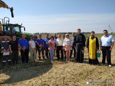 Священник посетил сельскохозяйственное унитарное предприятие «Ханчицы-Неман»