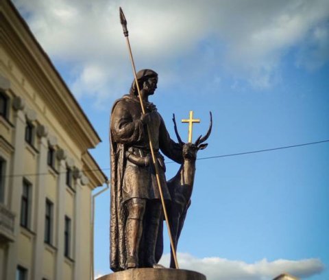 Олень какого святого изображен на гербе Гродно?