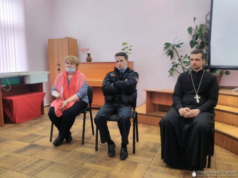 Священник провел беседу курсантами волковысского военно-патриотического клуба «Школа выживания»