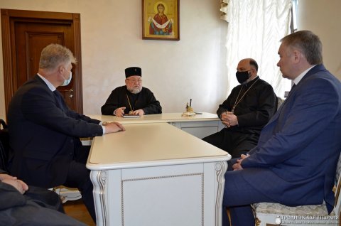 Архиепископ Артемий провёл встречу с Уполномоченным по делам религий и национальностей