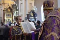 Архиепископ Артемий совершил литургию в Покровском соборе