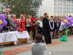 Духовенство Щучинского благочиния приняло участие в торжественной линейке, посвященной Дню знаний