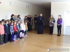 Священник встретился с учениками и учителями школы деревни Пески