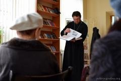 Настоятель Покровского собора представил прихожанам новинки приходской библиотеки Настоятель Покровского собора представил прихожанам новинки приходской библиотеки