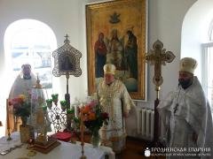 В день Рождества Предтечи и Крестителя Господня Иоанна архиепископ Артемий совершил литургию в храме деревни Лунно