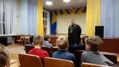 О дружбе и единстве с учащимися школы №8 поговорил клирик Покровского собора