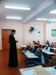 Православный священник встретился со второклассниками школы №7 Волковыска