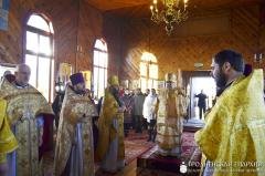 Архиепископ Артемий совершил литургию в храме поселка Вороново