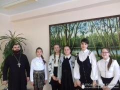 Воспитанницы воскресной школы посетили Росскую городскую больницу