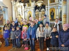 Учащиеся старшего класса воскресной школы прихода поселка Зельва приобщились к Таинствам Церкви