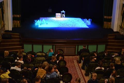 Воскресная школа Свято-Покровского собора посетила представление кукольного театра