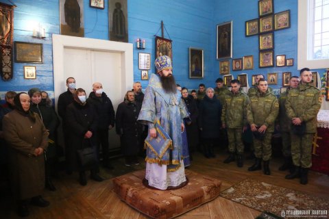 В праздник Введения во храм Пресвятой Богородицы архиепископ Антоний совершил Литургию в Успенском храме деревни Доброволя [+ ВИДЕО]