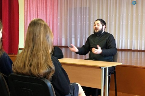 Иерей Евгений Шулейко провел беседу в Погородненской средней школе