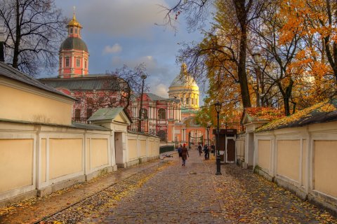 10 фактов об Александро-Невской лавре