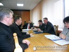 27 декабря 2013 года. В горисполкоме Гродно прошло совещание, посвященное установке памятных знаков на месте разрушенных храмов