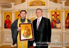 29 декабря 2013 года. Открытие выставки икон из янтаря в храме в честь святителя Луки