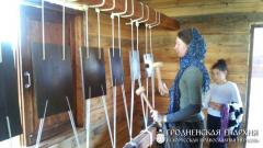 11 октября 2014 года. Ученики иконописной студии при Покровском соборе побывали в мастерской Благовещенского монастыря в Слониме 11 октября 2014 года. Ученики иконописной студии при Покровском соборе побывали в мастерской Благовещенского монастыря в Слониме