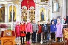 17 октября 2014 года. Ученики школ и гимназии посетили храм поселка Зельва 17 октября 2014 года. Ученики школ и гимназии посетили храм поселка Зельва