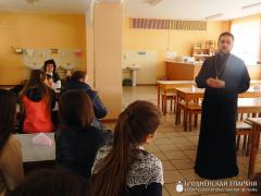 4 марта 2015 года. Священник провел беседу с учениками 9-х классов в Красносельской средней школе 4 марта 2015 года. Священник провел беседу с учениками 9-х классов в Красносельской средней школе