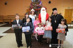 25 марта 2015 года. Дети из Зельвенского социального приюта посетили храм Святой Троицы 25 марта 2015 года. Дети из Зельвенского социального приюта посетили храм Святой Троицы