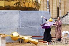 31 марта 2015 года. На строящийся храм Благовещения Пресвятой Богородицы города Волковыска установлены купола 31 марта 2015 года. На строящийся храм Благовещения Пресвятой Богородицы города Волковыска установлены купола