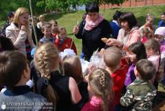 24 мая 2015 года. Закончился учебный год в воскресной школе храма иконы «Всех скорбящих Радость» города Мосты 24 мая 2015 года. Закончился учебный год в воскресной школе храма иконы «Всех скорбящих Радость» города Мосты