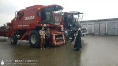 13 июля 2015 года. Священник совершил молебен с чином освящения с/х техники перед началом уборки урожая 13 июля 2015 года. Священник совершил молебен с чином освящения с/х техники перед началом уборки урожая