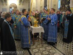 13 октября 2015 года. В канун праздника Покрова Богородицы архиепископ Артемий совершил Всенощное бдение в кафедральном соборе Гродно
