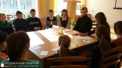 14 октября 2015 года. В день Покрова Богородицы священник посетил школу деревни Пархимовцы