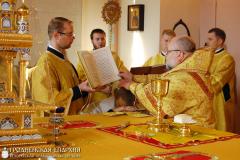 1 ноября 2015 года. Архиепископ Артемий совершил хиротонию в кафедральном соборе города Гродно