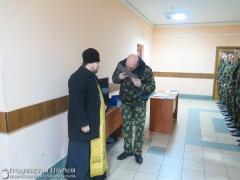 Военнослужащие приняли участие в литургии в храме деревни Поречье