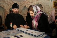 Архиепископ Артемий принял участие в торжественном гашении тематических марок и конвертов в Коложской церкви